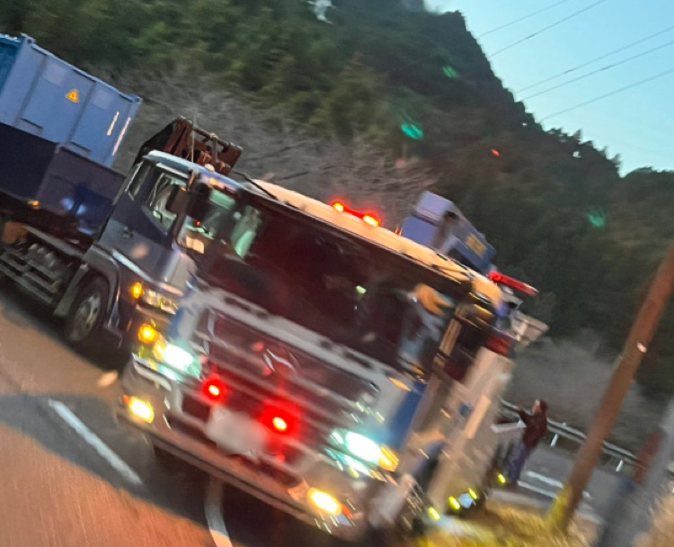【三重】トラックの事故との情報！場所は亀山市　甲賀市　鈴鹿峠付近！2022年12月16日