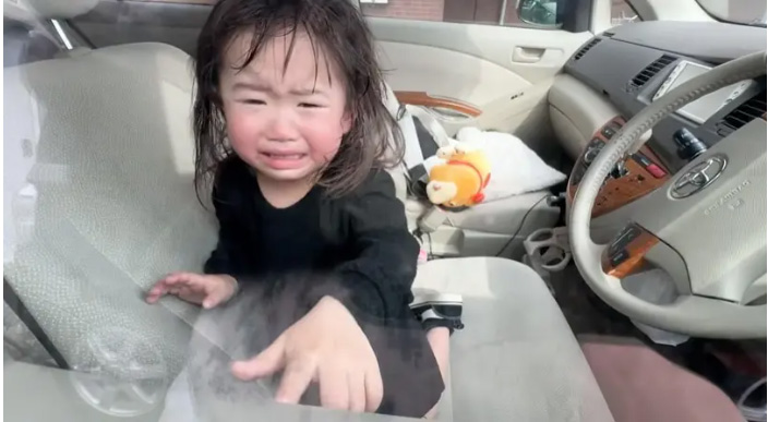 2歳娘の車内閉じ込め問題に批判殺到！ファミリーYouTuberの謝罪動画が波紋！