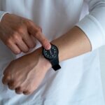 腕時計をしない社会人が増加中！ マナー違反とされる理由とは？ 時計は本当にビジネスマナーなのか