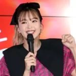 フワちゃんが藤田ニコルの結婚式に不参加…“親友”朝日奈央の披露宴でも参列者から驚きの『消しゴムマジック』